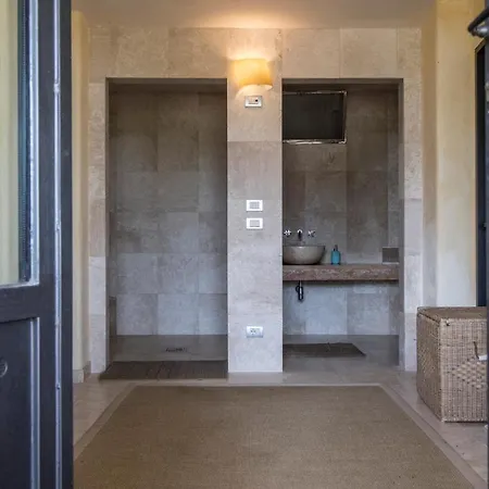 Castello Di Sleeps 16 Pool Air Con