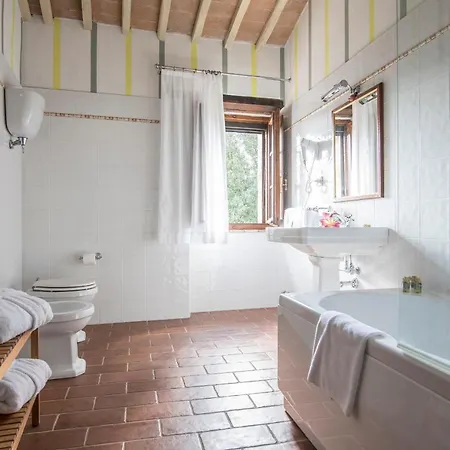 Castello Di Sleeps 16 Pool Air Con ヴィラ