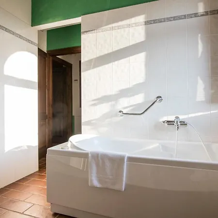Castello Di Sleeps 16 Pool Air Con