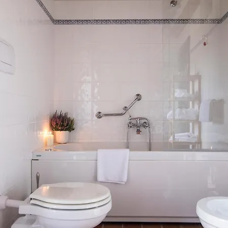 Castello Di Sleeps 16 Pool Air Con ヴィラ